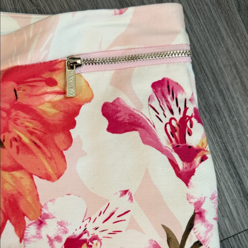 Calvin Klein Pink Floral Women's Skinny Jeans EUC like new - Picture 5 of 7